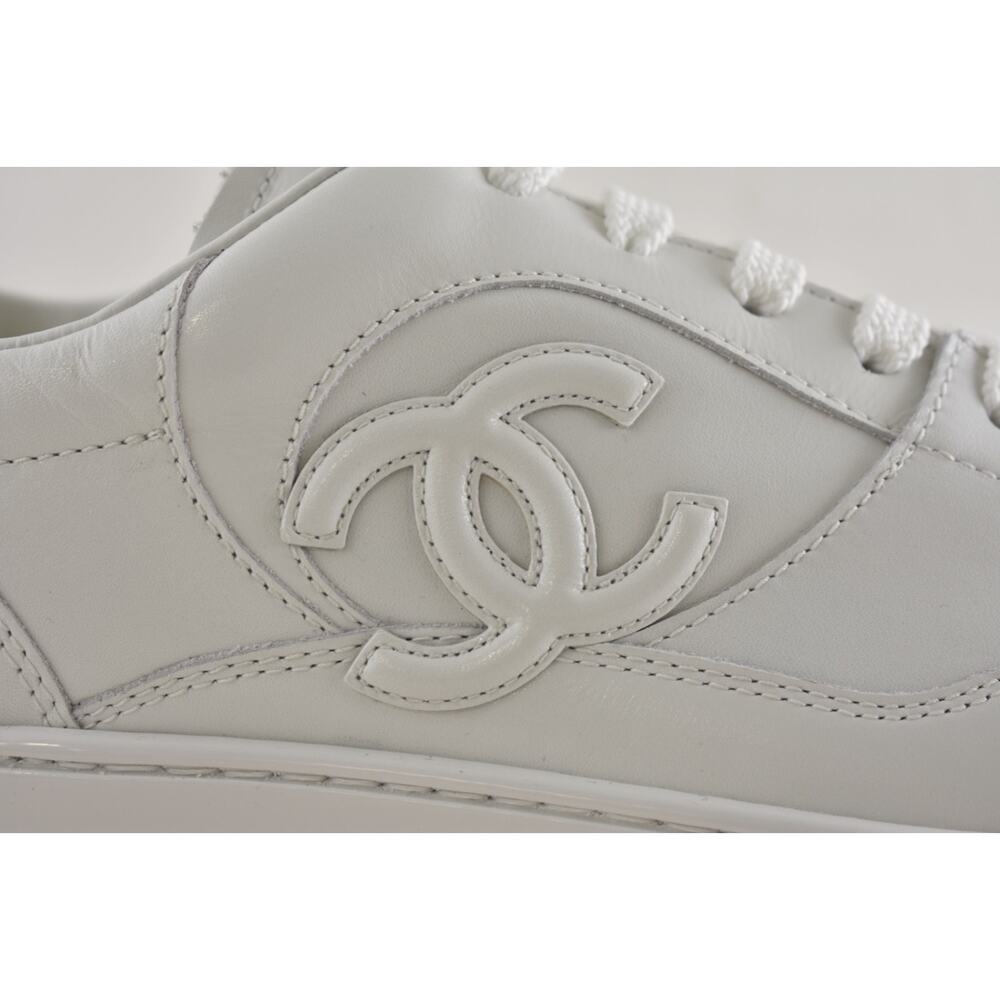 Chanel 25B White Calfskin Leather CC Logo Tie Flat Runner Trainer Sneaker 42 - Picture 7 of 16